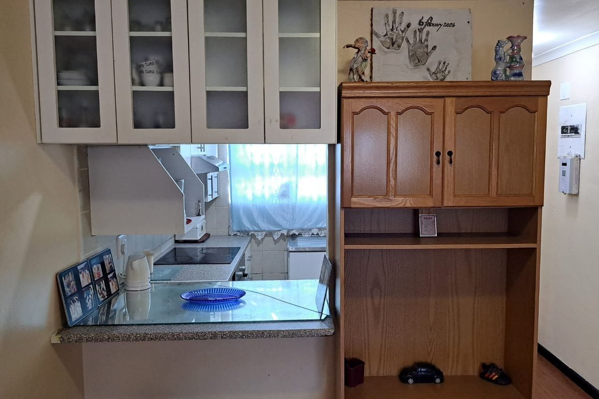 Two bedroom  unit with garden in secure complex - Photo 5