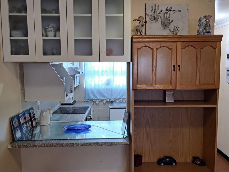 Two bedroom  unit with garden in secure complex - Photo 5