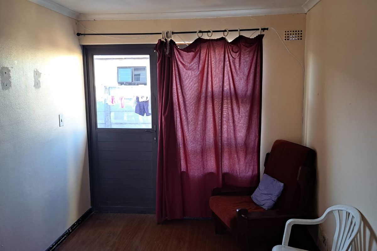 Two bedroom  unit with garden in secure complex - Photo 4