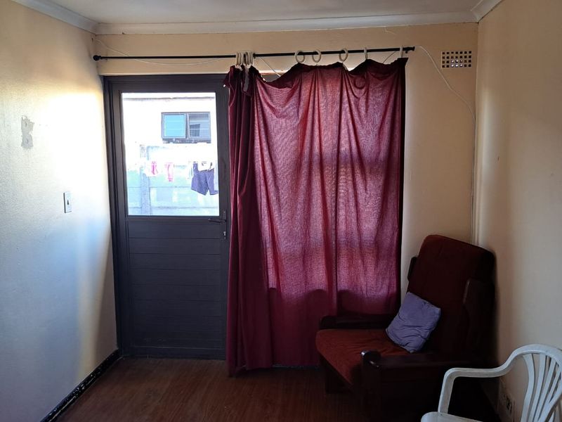 Two bedroom  unit with garden in secure complex - Photo 4