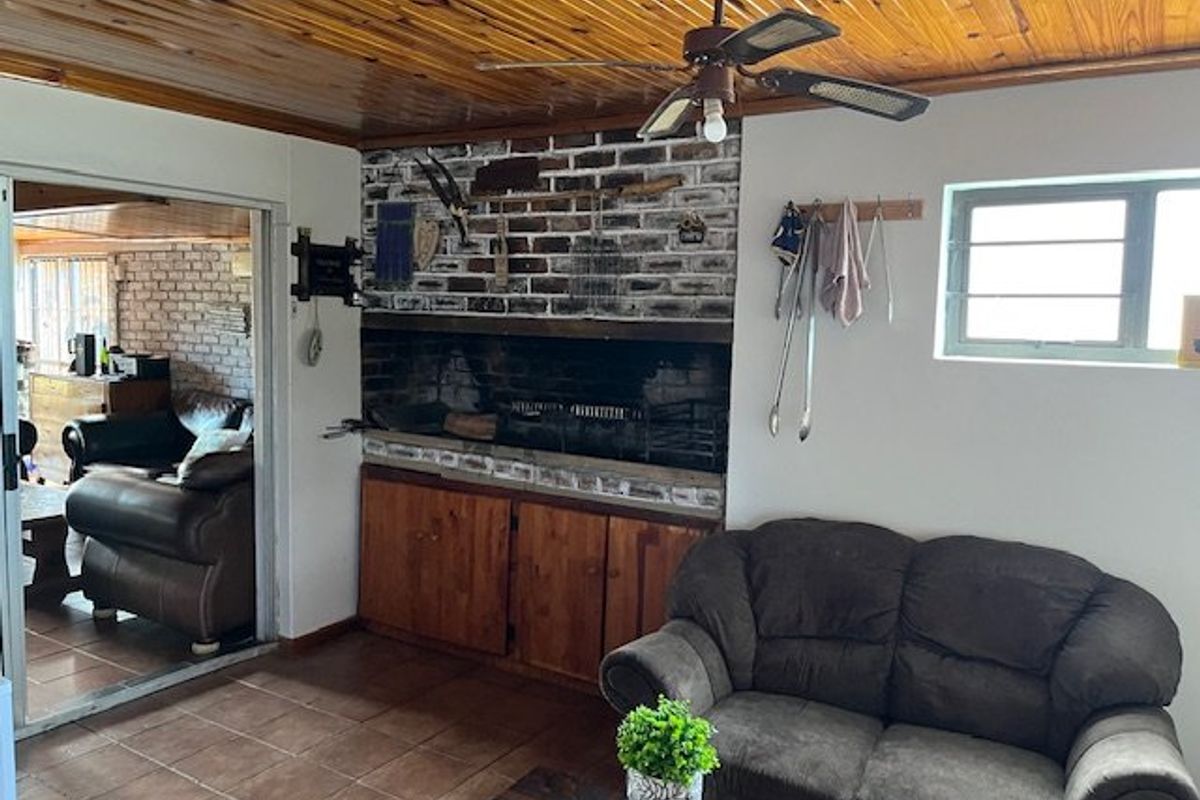 This Property in Scheepers Hoogte, Uitenhage is a Gem!  - Photo 5