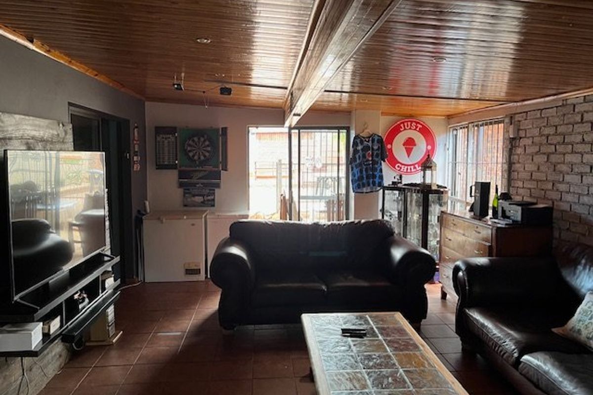 This Property in Scheepers Hoogte, Uitenhage is a Gem!  - Photo 3