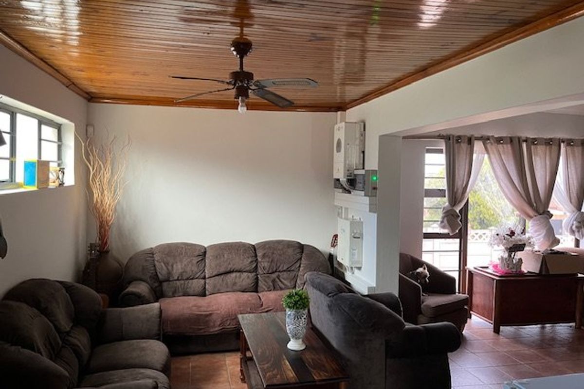 This Property in Scheepers Hoogte, Uitenhage is a Gem!  - Photo 2