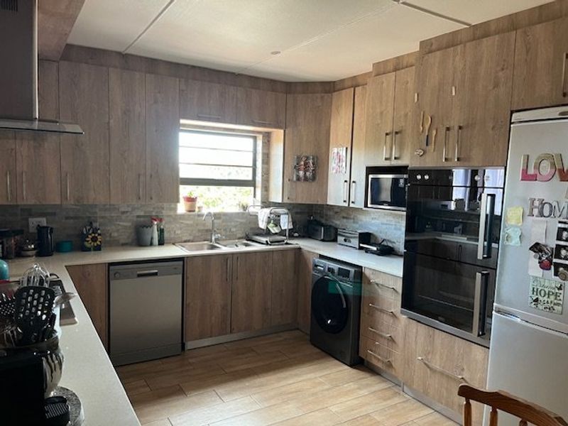 This Property in Scheepers Hoogte, Uitenhage is a Gem!  - Photo 9