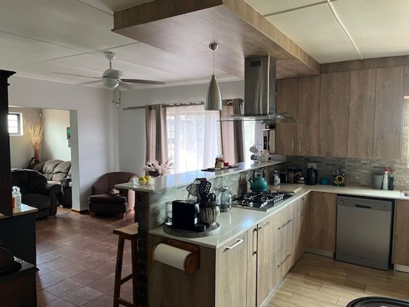 This Property in Scheepers Hoogte, Uitenhage is a Gem!  - Photo 8