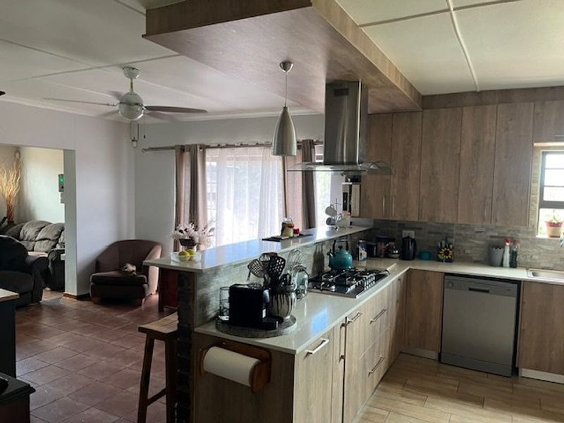 This Property in Scheepers Hoogte, Uitenhage is a Gem!  - Photo 7