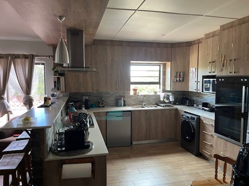 This Property in Scheepers Hoogte, Uitenhage is a Gem!  - Photo 6