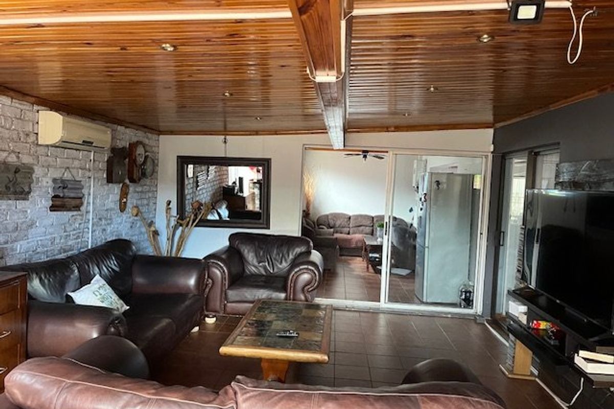 This Property in Scheepers Hoogte, Uitenhage is a Gem!  - Photo 4