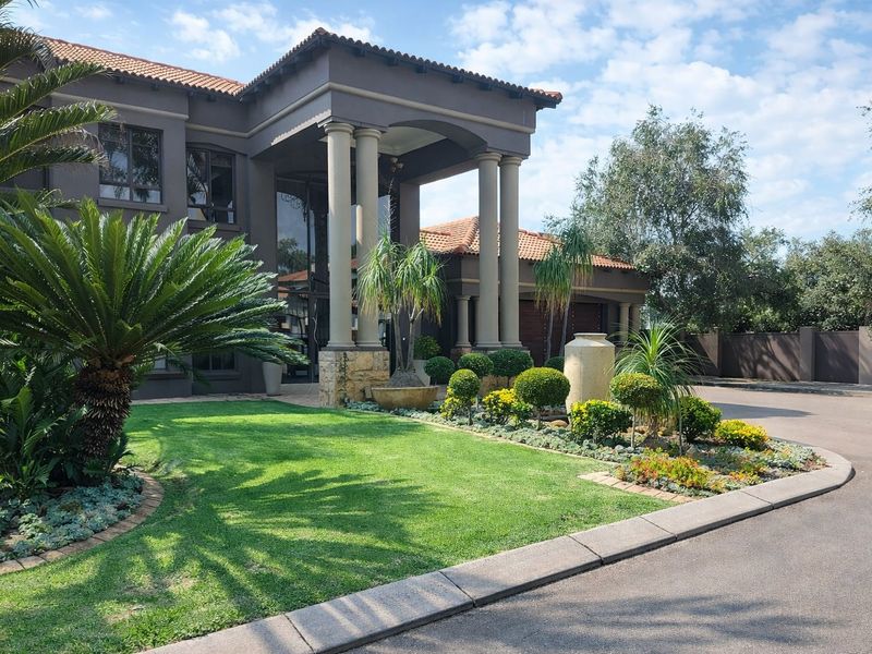 Charming Family Home in Sought-After Double Enclosed Village – Sunward Park, Boksburg - Photo 4