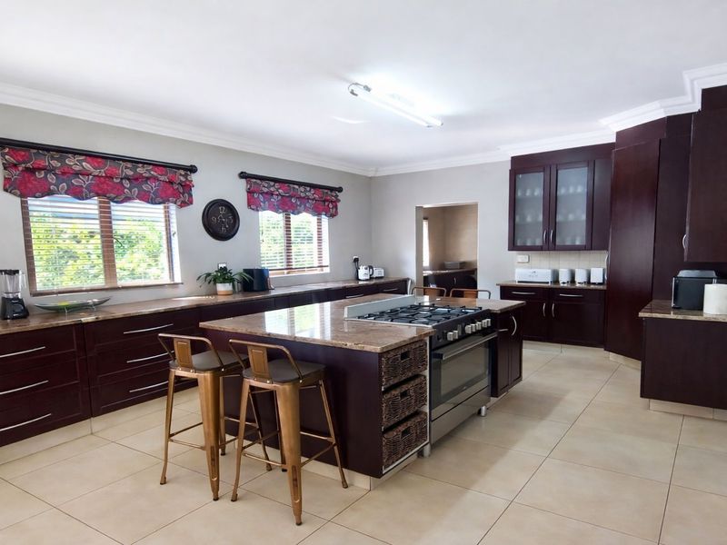 Charming Family Home in Sought-After Double Enclosed Village – Sunward Park, Boksburg - Photo 2