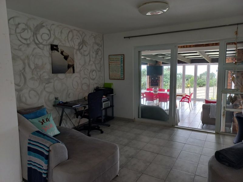 Georgeous 4 bedroom Home with breathtaking Sea Views Leisure Bay - Photo 8