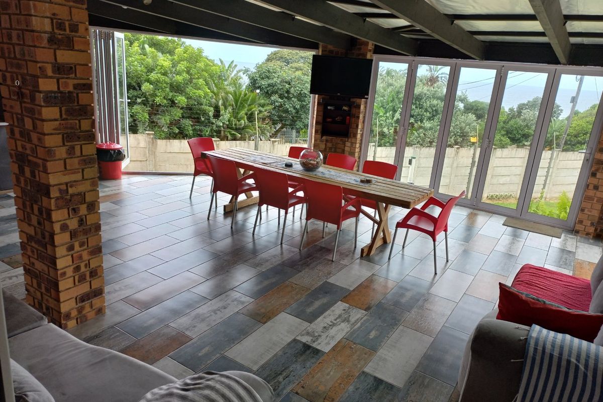 Georgeous 4 bedroom Home with breathtaking Sea Views Leisure Bay - Photo 4