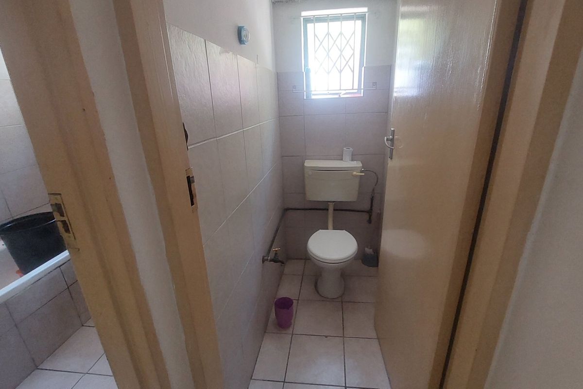 Apartment building for sale in Silverglen - Photo 5