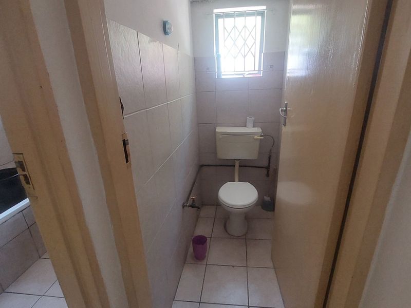 Apartment building for sale in Silverglen - Photo 5