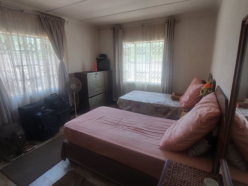 Apartment building for sale in Silverglen - Photo 9