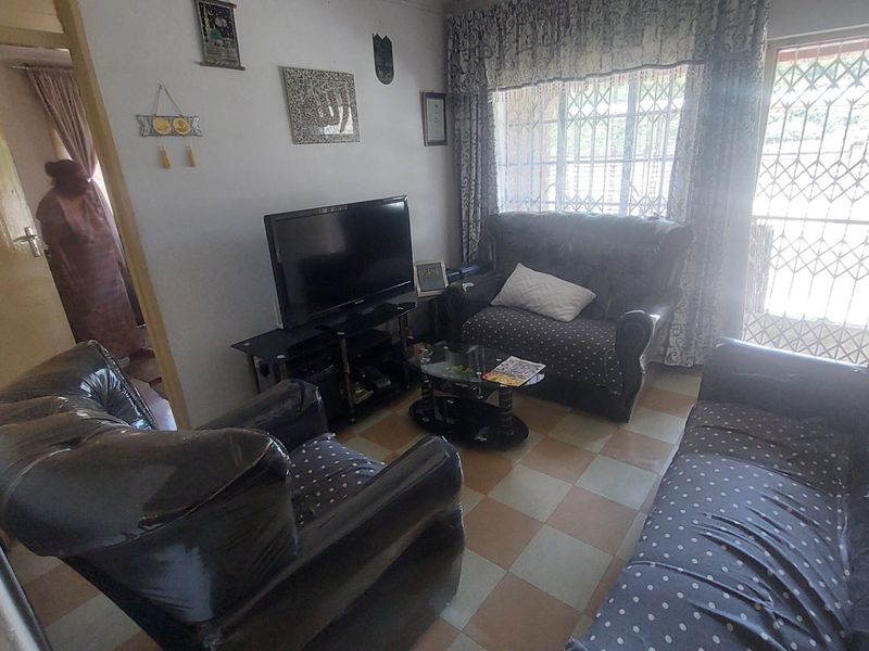 Apartment building for sale in Silverglen - Photo 8