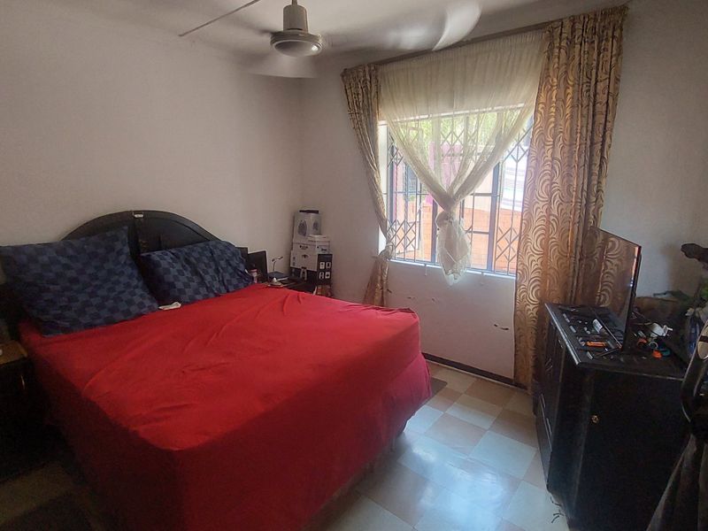 Apartment building for sale in Silverglen - Photo 7