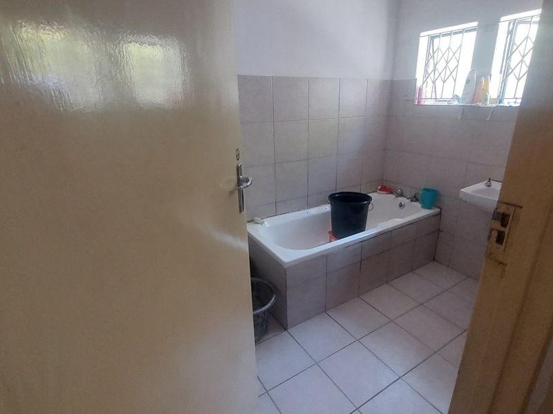 Apartment building for sale in Silverglen - Photo 4