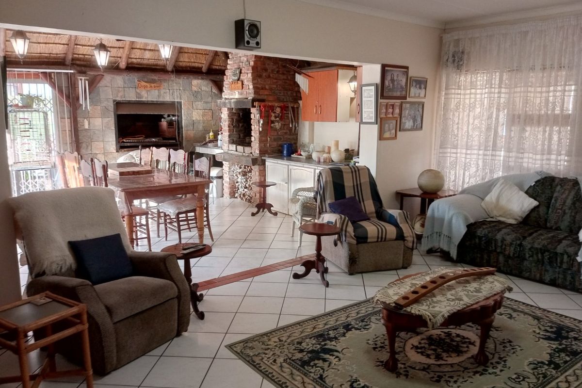 Charming, Spacious Family Home with Flatlet in Sought-After Gonubie Coastal Village - Photo 4