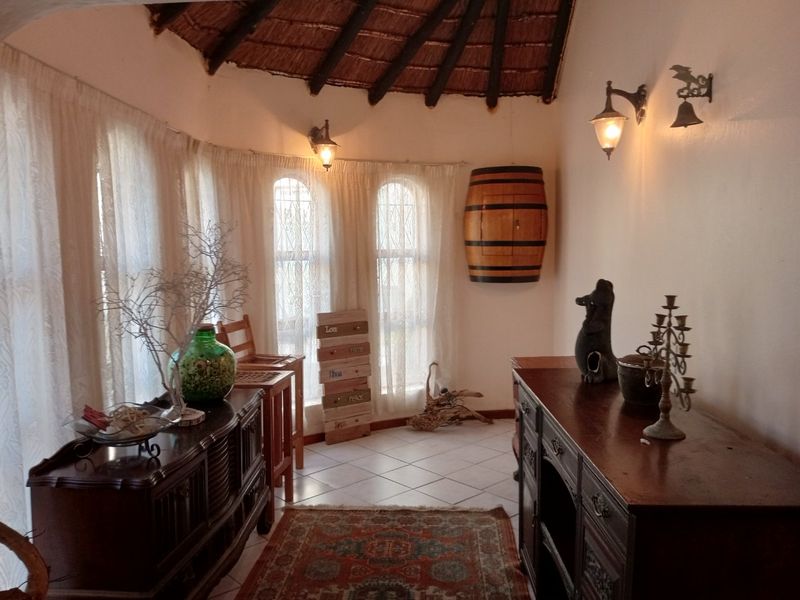 Charming, Spacious Family Home with Flatlet in Sought-After Gonubie Coastal Village - Photo 9