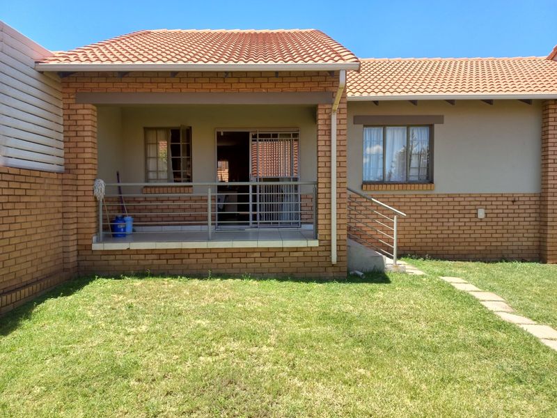 Modern 3-Bedroom Home for Sale in Mooikloof Ridge - Photo 2