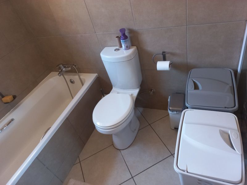 Modern 3-Bedroom Home for Sale in Mooikloof Ridge - Photo 8