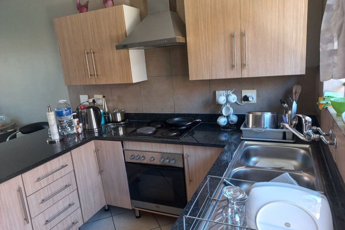 Modern 3-Bedroom Home for Sale in Mooikloof Ridge - Photo 3