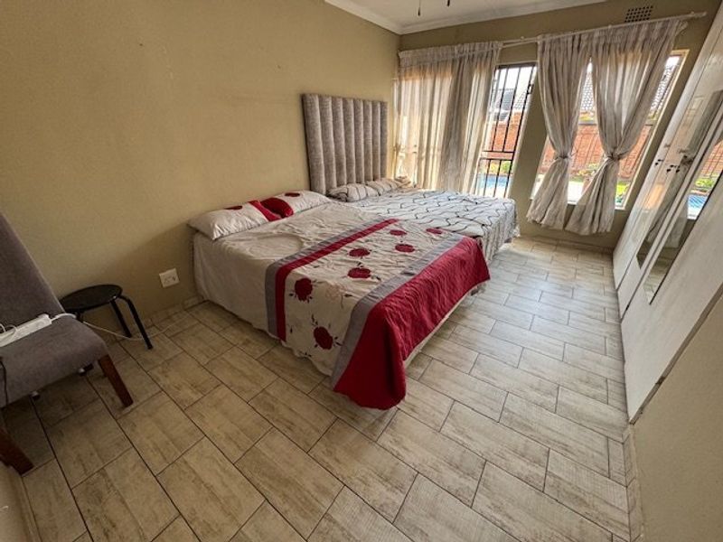 Spacious Family Home with Versatile Living - Photo 9