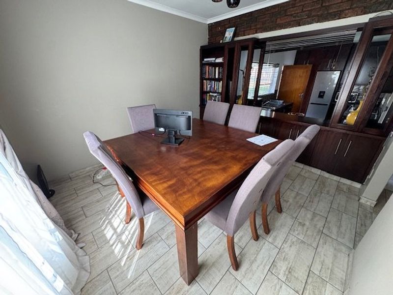 Spacious Family Home with Versatile Living - Photo 5