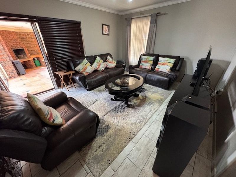 Spacious Family Home with Versatile Living - Photo 3