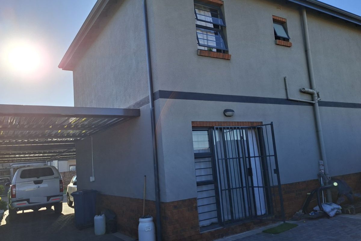 Three bedroom house for sale in Protea west - Photo 5