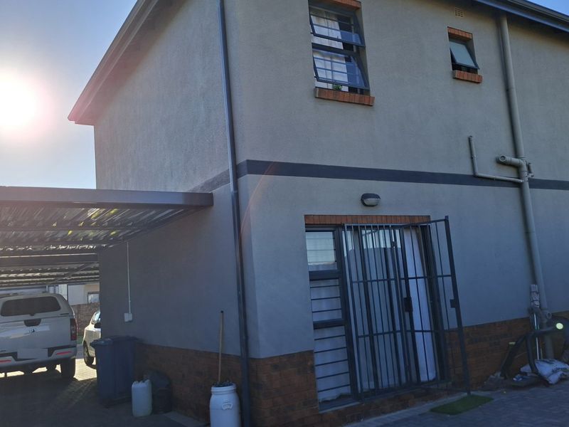 Three bedroom house for sale in Protea west - Photo 5