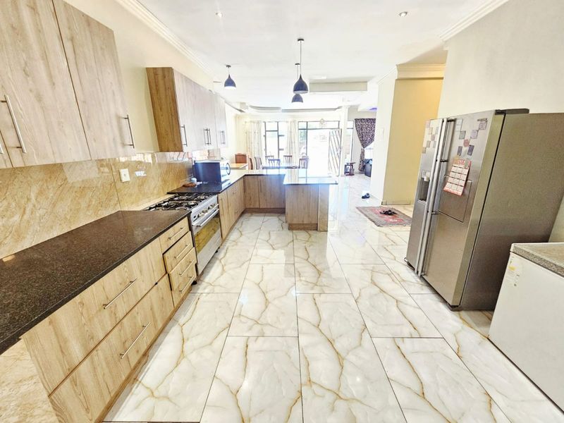 A Lovely and Modern 3 bed 3 bath house for rent in Raslouw - Photo 5