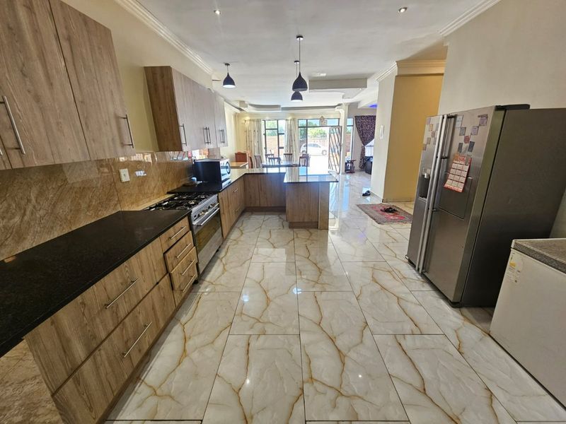 A Lovely and Modern 3 bed 3 bath house for rent in Raslouw - Photo 3