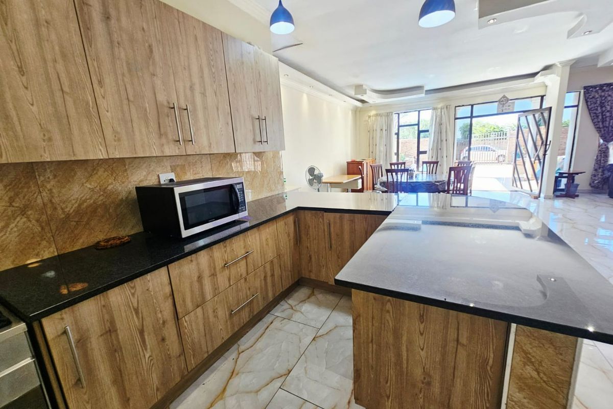 A Lovely and Modern 3 bed 3 bath house for rent in Raslouw - Photo 4