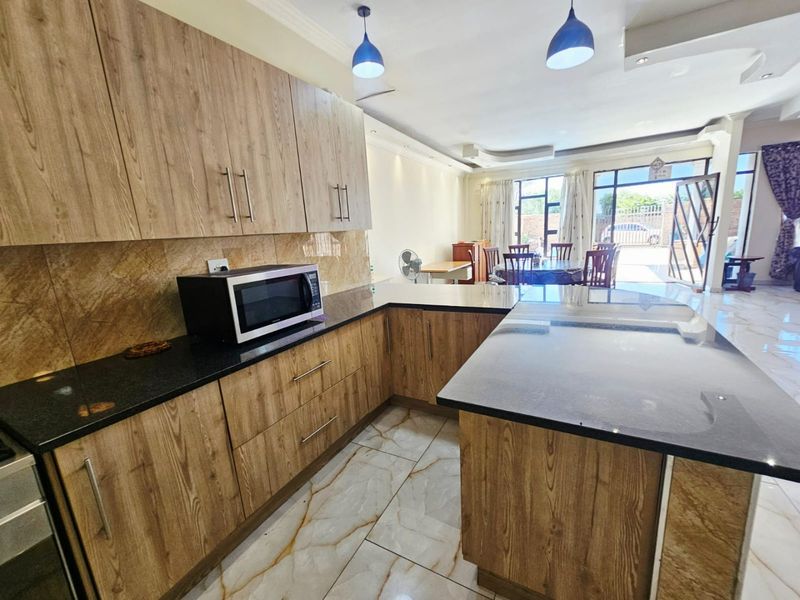 A Lovely and Modern 3 bed 3 bath house for rent in Raslouw - Photo 4