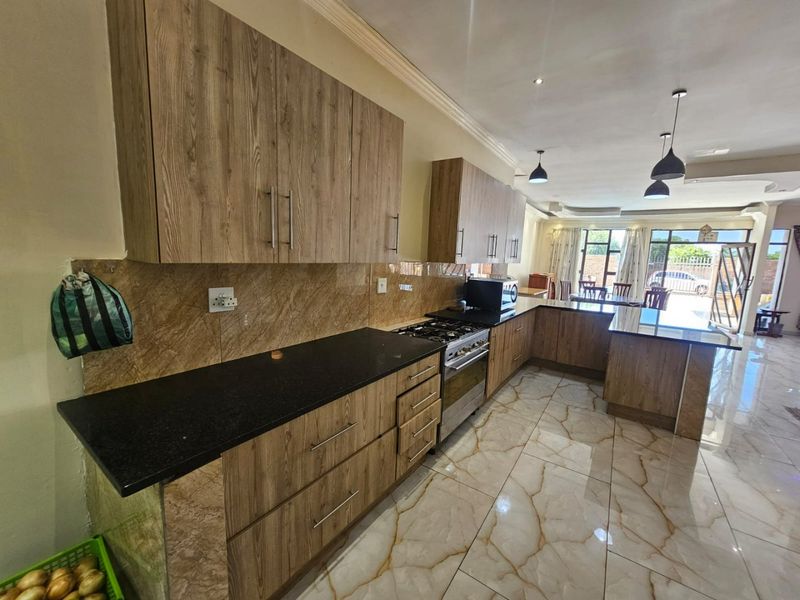 A Lovely and Modern 3 bed 3 bath house for rent in Raslouw - Photo 7