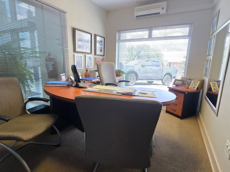 Turnkey Commercial Opportunity – Fully Furnished & Ready to Trade - Photo 8