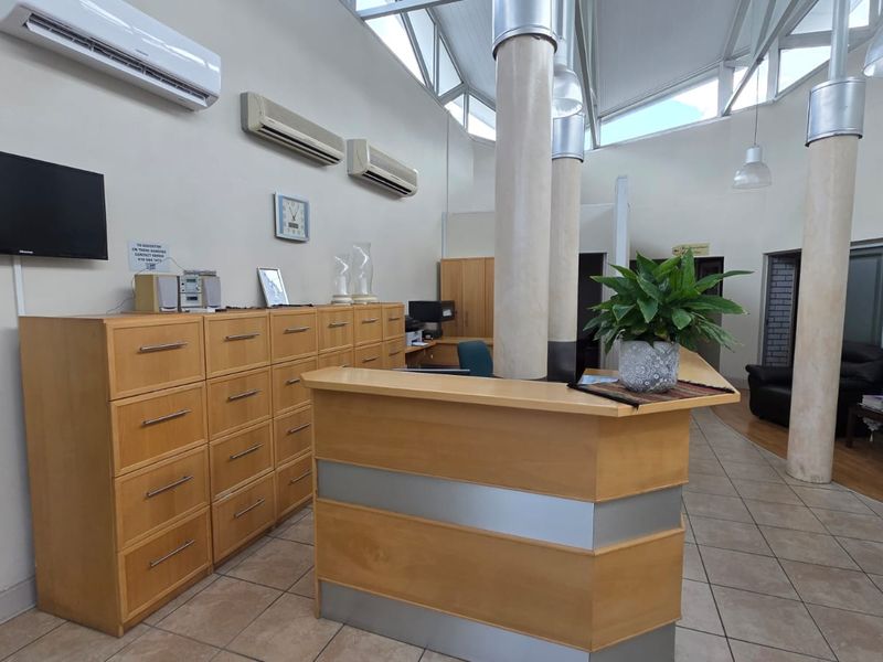 Turnkey Commercial Opportunity – Fully Furnished & Ready to Trade - Photo 5