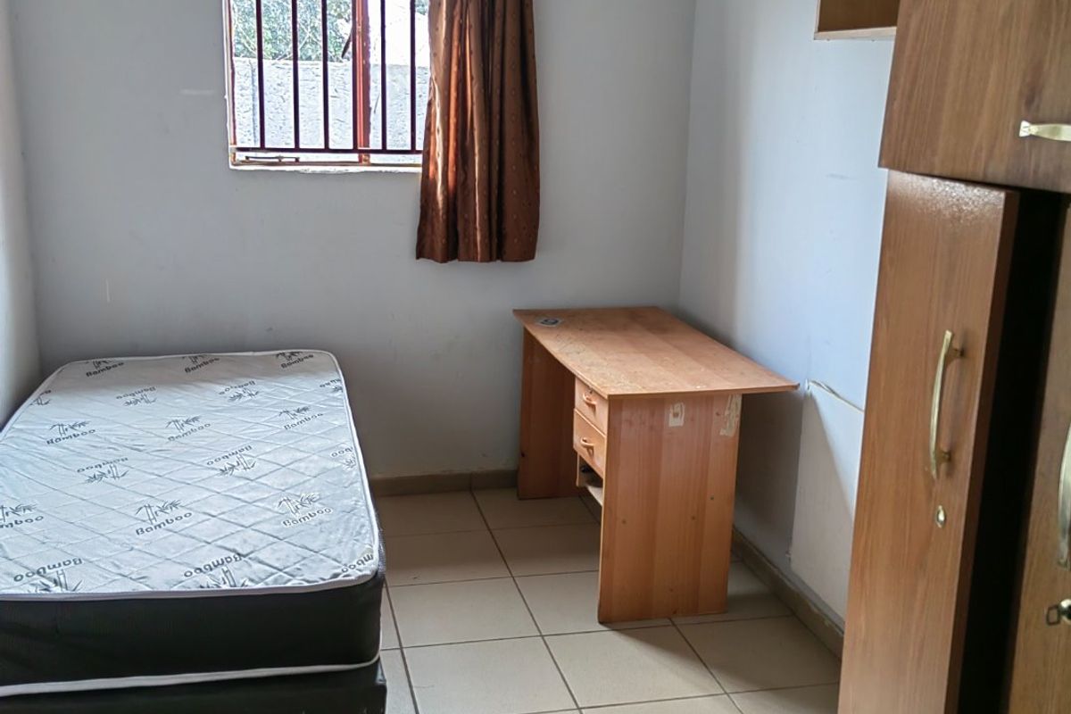 11 Bedroom Student Accomodation For Sale - Photo 4