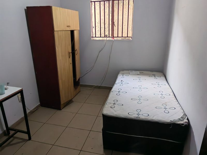 11 Bedroom Student Accomodation For Sale - Photo 3