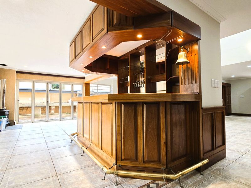 Spacious and Stylish 3-Bedroom Double Storey House with stunning garden and sparkling swimming pool For Sale in Brummeria, Pretoria East, Gauteng - Photo 10