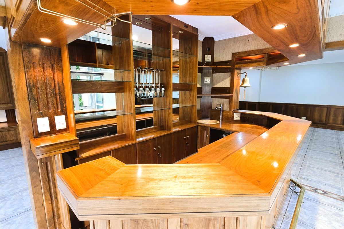 Spacious and Stylish 3-Bedroom Double Storey House with stunning garden and sparkling swimming pool For Sale in Brummeria, Pretoria East, Gauteng - Photo 5