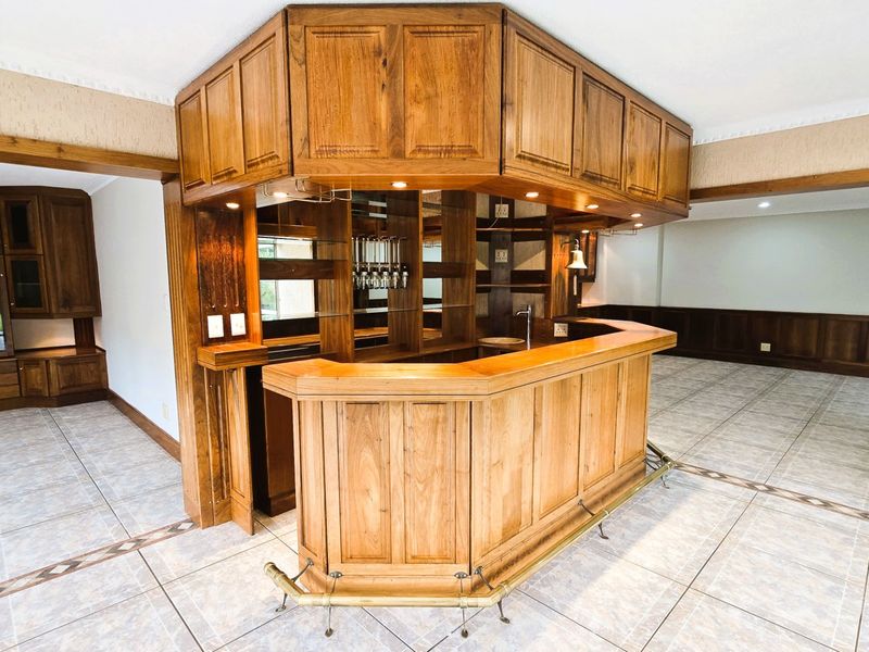 Spacious and Stylish 3-Bedroom Double Storey House with stunning garden and sparkling swimming pool For Sale in Brummeria, Pretoria East, Gauteng - Photo 8