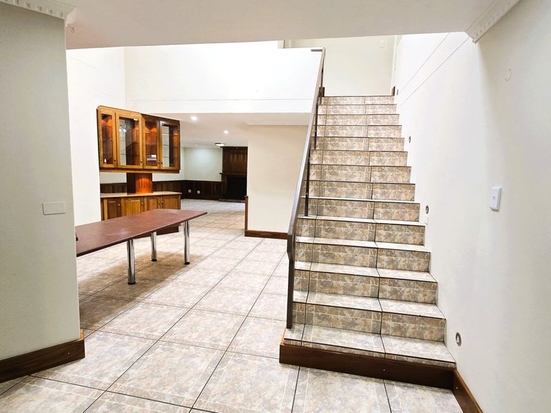 Spacious and Stylish 3-Bedroom Double Storey House with stunning garden and sparkling swimming pool For Sale in Brummeria, Pretoria East, Gauteng - Photo 6