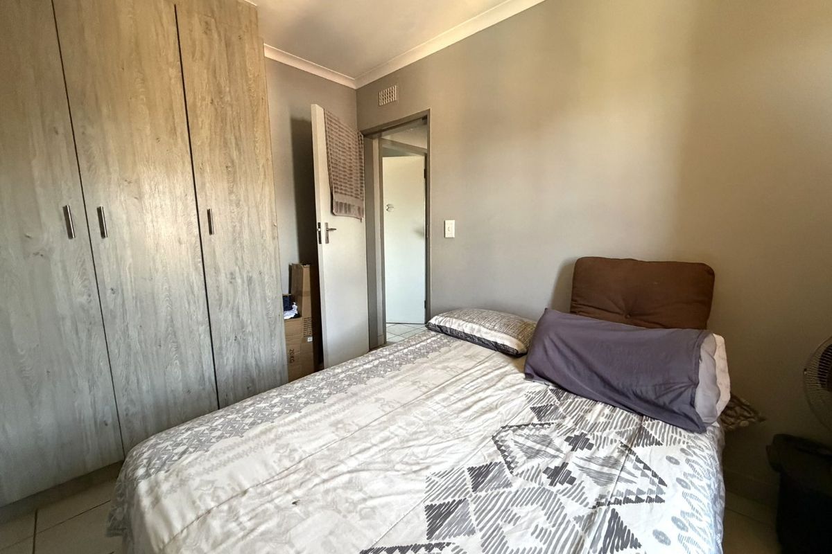 2 Bedroom Flatlet for Sale in Heuweloord - Photo 2