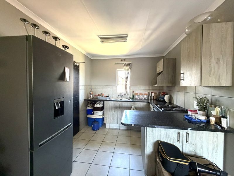 2 Bedroom Flatlet for Sale in Heuweloord - Photo 10