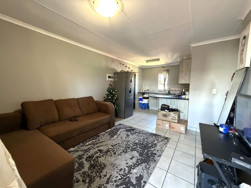 2 Bedroom Flatlet for Sale in Heuweloord - Photo 8