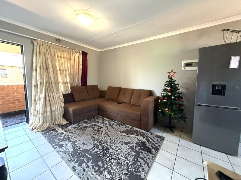 2 Bedroom Flatlet for Sale in Heuweloord - Photo 9