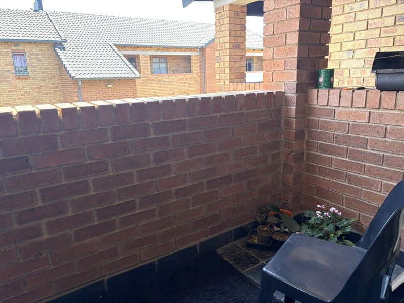 2 Bedroom Flatlet for Sale in Heuweloord - Photo 7